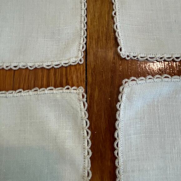 Vintage Beige Linen Napkins Set of 4 Scalloped Embroidered Edges - Picture 9 of 12